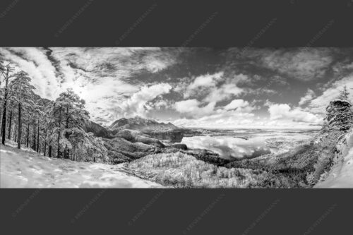 Es hat nocheinmal geschneit in den Bergen rund um den Kochelsee - Perlmutt 2,5:1 sw -- Winterstimmung über Kochelsee - mehr Infos bei www.Kriner-Weiermann.de