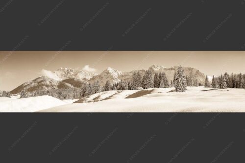 Einsamer Wiesmahdstadel mit viel Schnee und Wörner, Tiefkar und Westlicher Karwendelspitze im Hintergrund - Richtig Winter 4:1 sepia -- Winterlandschaft Karwendel - mehr Infos bei www.Kriner-Weiermann.de