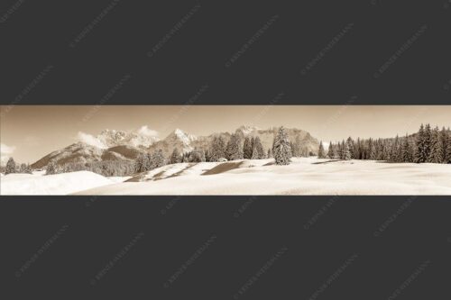 Einsamer Wiesmahdstadel mit viel Schnee und Wörner, Tiefkar und Westlicher Karwendelspitze im Hintergrund - Richtig Winter 5:1 sepia -- Winterlandschaft Karwendel - mehr Infos bei www.Kriner-Weiermann.de