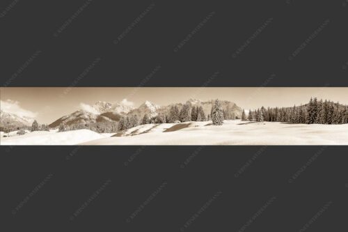 Einsamer Wiesmahdstadel mit viel Schnee und Wörner, Tiefkar und Westlicher Karwendelspitze im Hintergrund - Richtig Winter 6:1 sepia -- Winterlandschaft Karwendel - mehr Infos bei www.Kriner-Weiermann.de