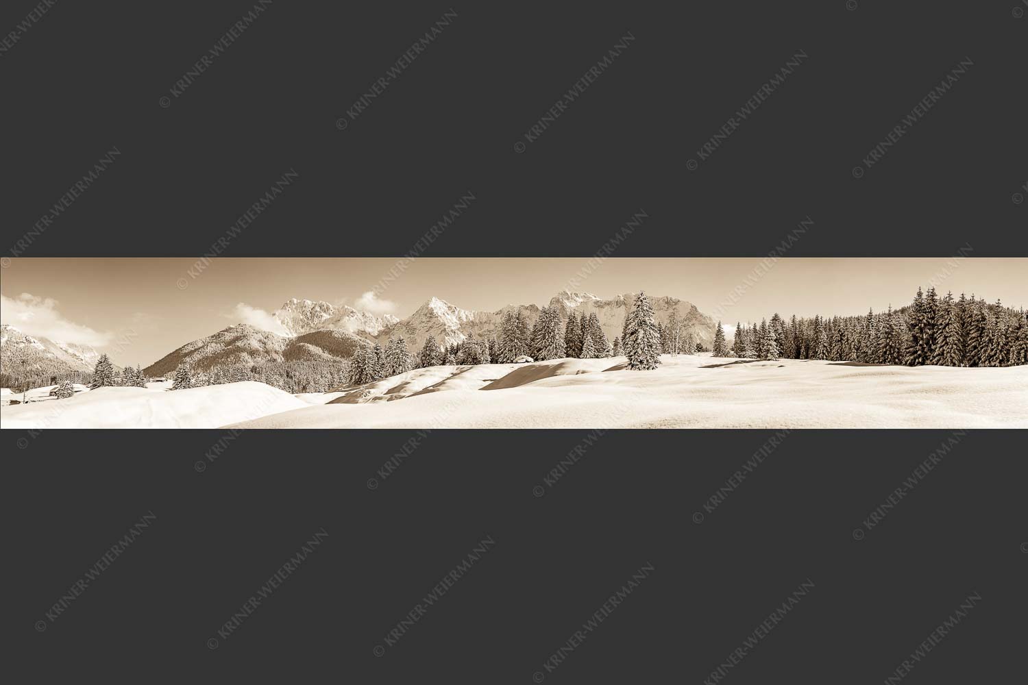 Einsamer Wiesmahdstadel mit viel Schnee und Wörner, Tiefkar und Westlicher Karwendelspitze im Hintergrund - Richtig Winter 6:1 sepia -- Winterlandschaft Karwendel - mehr Infos bei www.Kriner-Weiermann.de