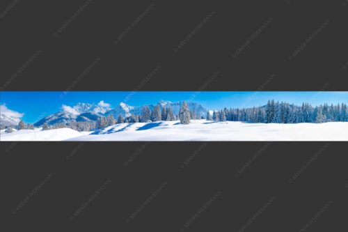 Einsamer Wiesmahdstadel mit viel Schnee und Wörner, Tiefkar und Westlicher Karwendelspitze im Hintergrund - Richtig Winter 7:1  -- Winterlandschaft Karwendel - mehr Infos bei www.Kriner-Weiermann.de