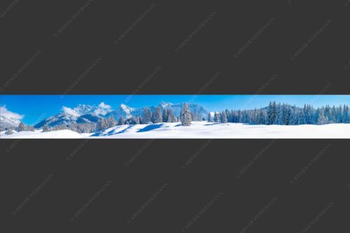 Einsamer Wiesmahdstadel mit viel Schnee und Wörner, Tiefkar und Westlicher Karwendelspitze im Hintergrund - Richtig Winter 8:1  -- Winterlandschaft Karwendel - mehr Infos bei www.Kriner-Weiermann.de