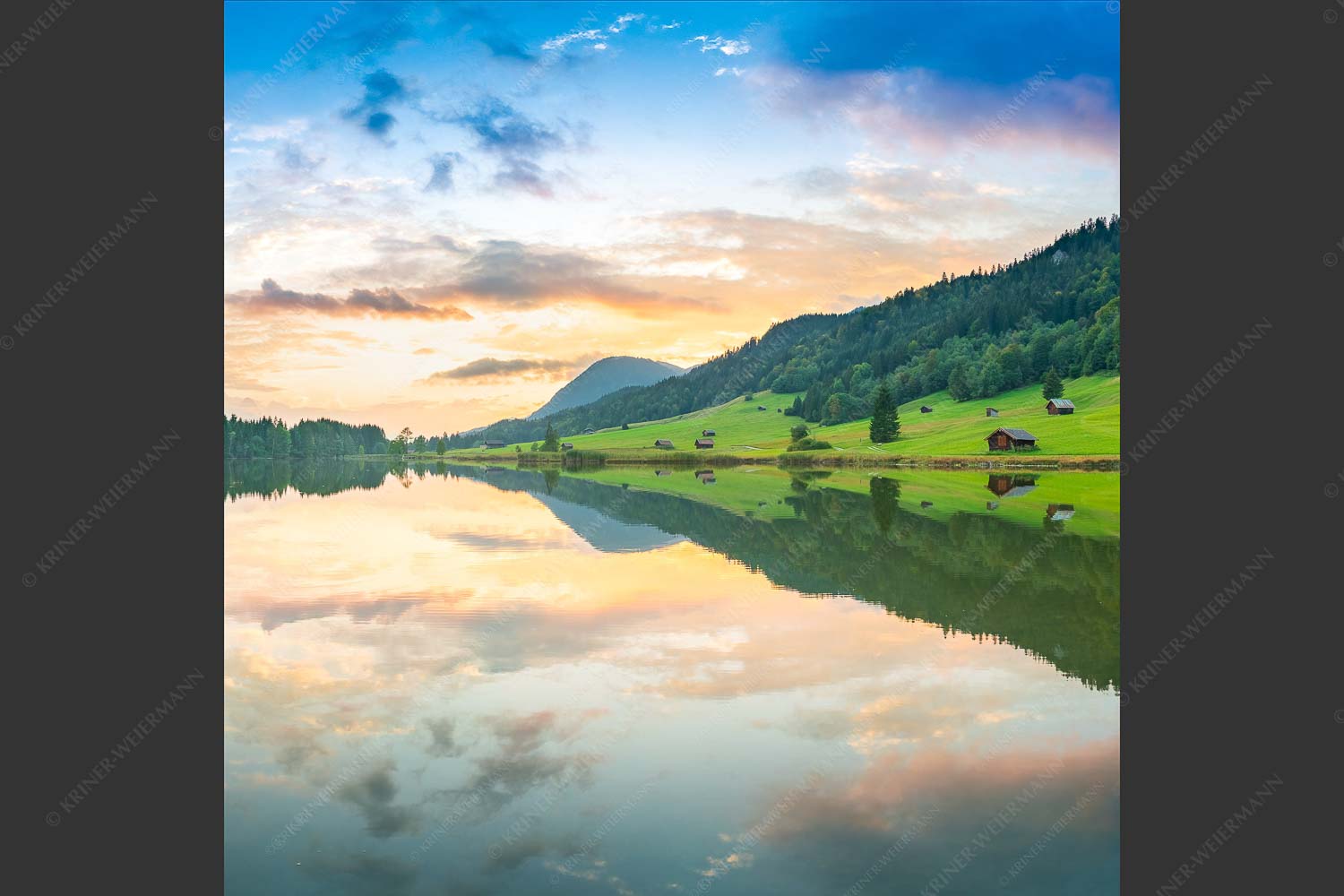 Blick über den Geroldsee in den Sonnenuntergang am Estergebirge - Ruhige Wasser 1:1  -- Geroldsee mit Wank - mehr Infos bei www.Kriner-Weiermann.de