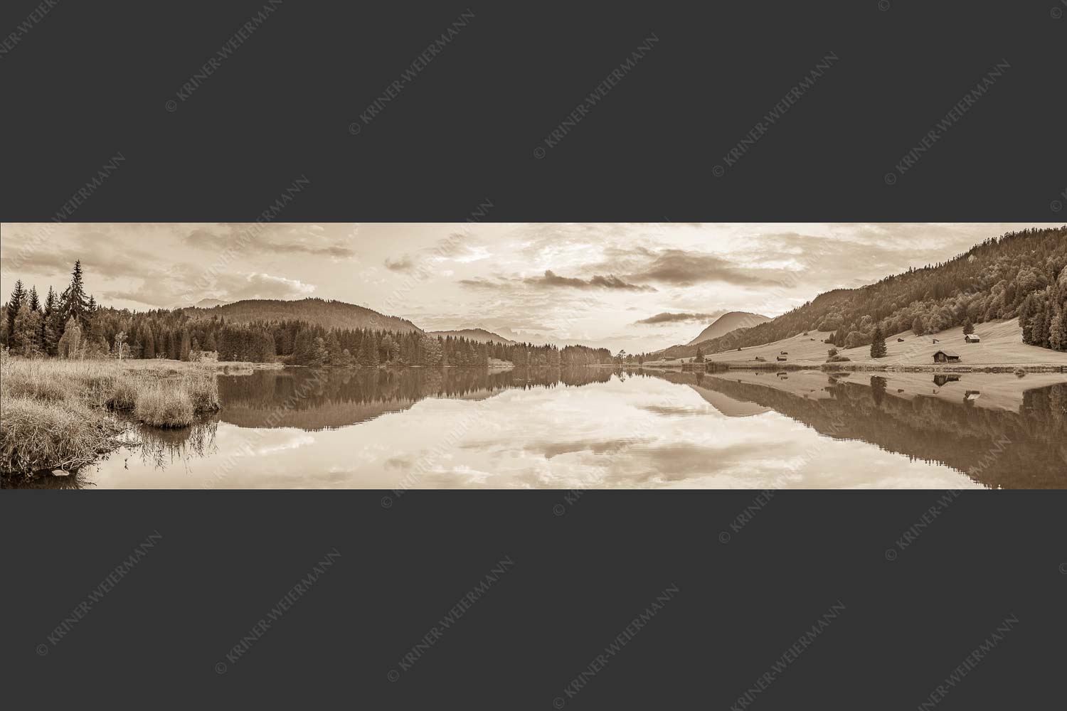 Blick über den Geroldsee in den Sonnenuntergang am Estergebirge - Ruhige Wasser 4:1 sepia -- Geroldsee mit Wank - mehr Infos bei www.Kriner-Weiermann.de