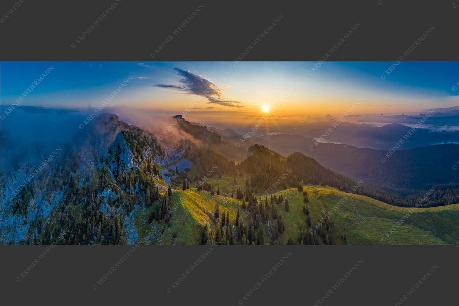 Sonnenaufgang an der Benediktenwand - Ruhiger Morgen 2,5:1  -- Benediktenwand - mehr Infos bei www.Kriner-Weiermann.de