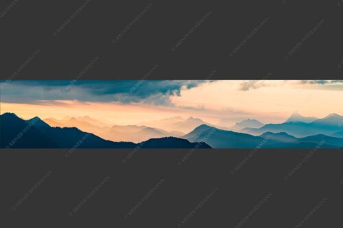 Blick in den Sonnenaufgan in die Bayrischen Voralpen - Schemenhaft 5:1  -- Bergsilhouetten Sonnenaufgang - mehr Infos bei www.Kriner-Weiermann.de