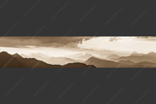 Blick in den Sonnenaufgan in die Bayrischen Voralpen - Schemenhaft 5:1 sepia -- Bergsilhouetten Sonnenaufgang - mehr Infos bei www.Kriner-Weiermann.de