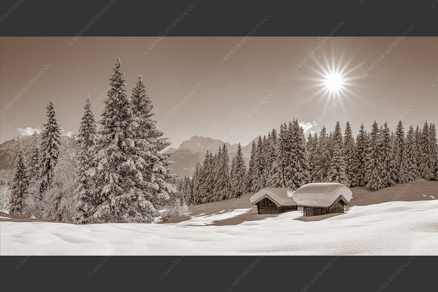 Eine tiefverschneite Winterlandschaft zwischen Krün und Mittenwald zeigt sich im Sonnenschein - Schneereich 2:1 sepia -- Viel Schnee im Isartal - mehr Infos bei www.Kriner-Weiermann.de