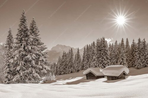 Eine tiefverschneite Winterlandschaft zwischen Krün und Mittenwald zeigt sich im Sonnenschein - Schneereich 3:2 sepia -- Viel Schnee im Isartal - mehr Infos bei www.Kriner-Weiermann.de