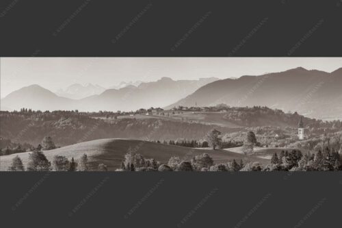Blick über Rottenbuch und Schönberg ins Karwendel, Estergebirge, Hörnle und Wettersteingebirge - Schönberg 3:1 sepia -- Malerisches Bergdorf - mehr Infos bei www.Kriner-Weiermann.de