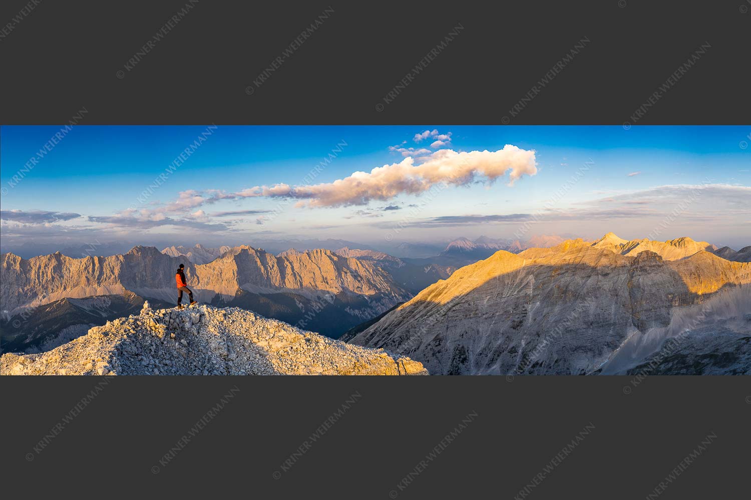 Erstes Licht an der Birkkarspitze im Karwendelgebirge - Sich beeindrucken lassen II 3:1  -- Bergsteiger im Karwendel - mehr Infos bei www.Kriner-Weiermann.de