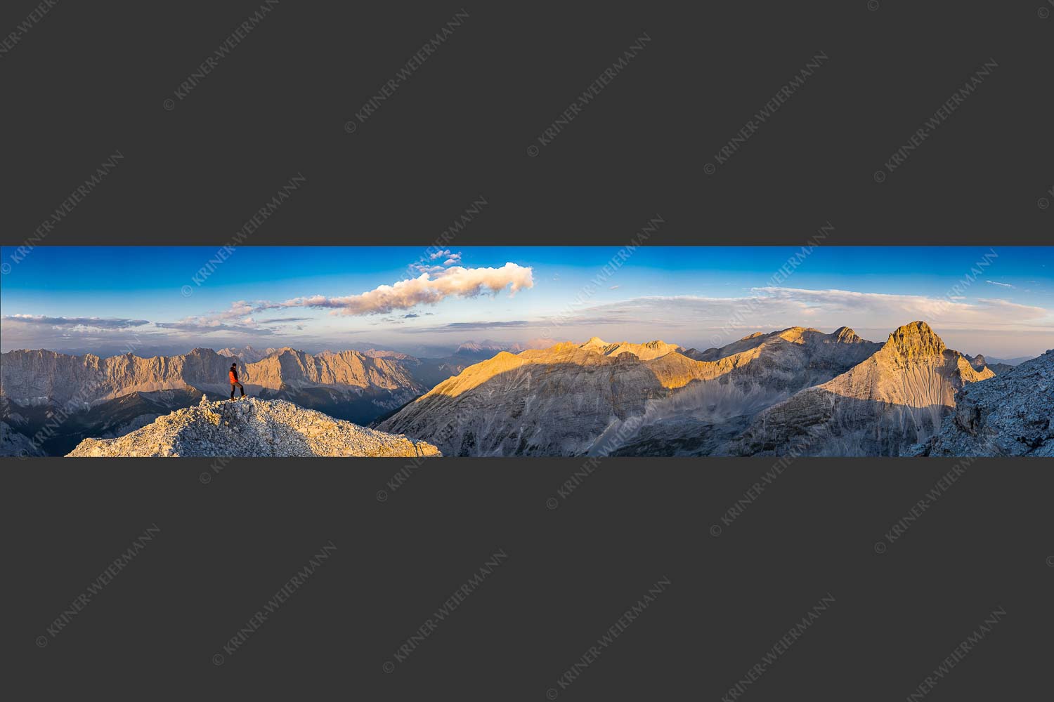 Erstes Licht an der Birkkarspitze im Karwendelgebirge - Sich beeindrucken lassen II 5:1  -- Bergsteiger im Karwendel - mehr Infos bei www.Kriner-Weiermann.de