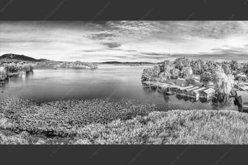 Blick über den Staffelsee bei Seehausen - Sicherer Hafen 2:1 sw -- Seehausen am Staffelsee - mehr Infos bei www.Kriner-Weiermann.de