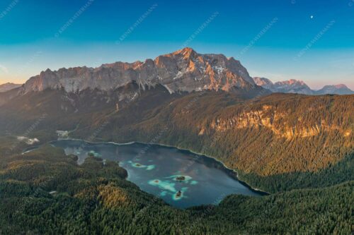 Blick über Eibsee zur Zugspitze - Smaragd 3:2  -- Eibsee mit Zugspitze und Grainau - mehr Infos bei www.Kriner-Weiermann.de