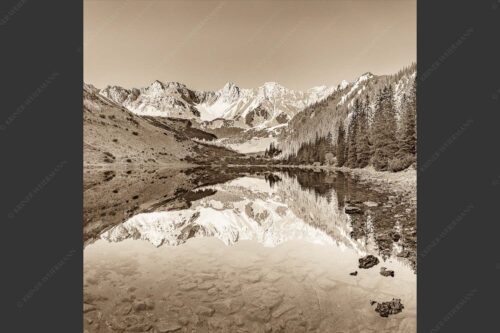 Blick über Soiernsee zur Schöttlkarspitze - Spiegelglatt 1:1 sepia -- Spiegelung am Soiernsee mit Schöttlkarspitze - mehr Infos bei www.Kriner-Weiermann.de
