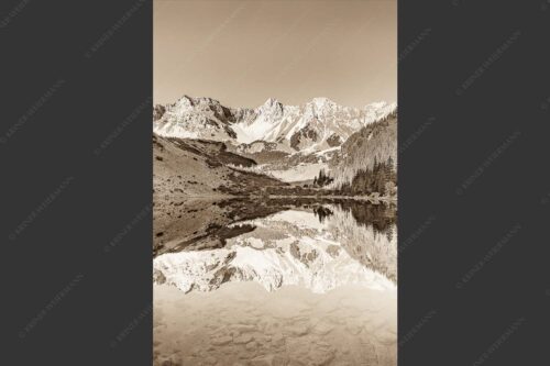Blick über Soiernsee zur Schöttlkarspitze - Spiegelglatt 2:3 sepia -- Spiegelung am Soiernsee mit Schöttlkarspitze - mehr Infos bei www.Kriner-Weiermann.de