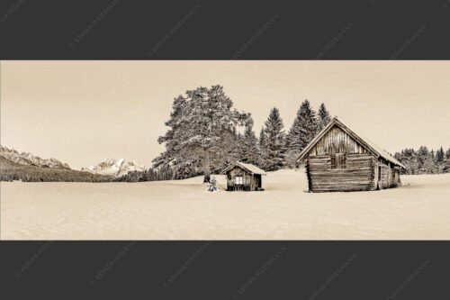 Adventliche Stimmung an Wiesmahdhütterl mit Blick auf Zugspitzmassiv - Staade Zeit II 2,5:1 sepia -- Christbaum an Hütte mit Wetterstein - mehr Infos bei www.Kriner-Weiermann.de