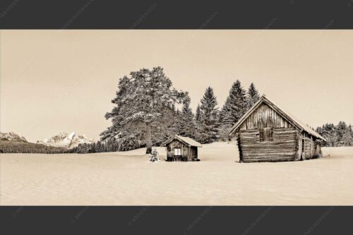 Adventliche Stimmung an Wiesmahdhütterl mit Blick auf Zugspitzmassiv - Staade Zeit II 2:1 sepia -- Christbaum an Hütte mit Wetterstein - mehr Infos bei www.Kriner-Weiermann.de