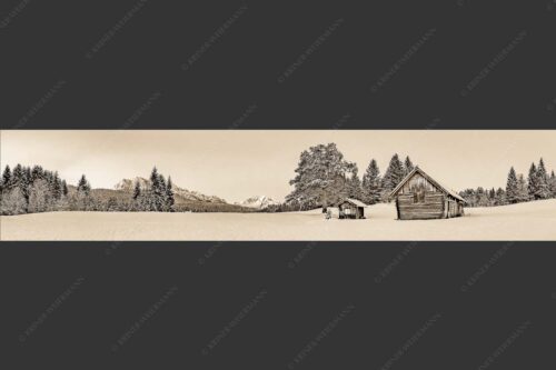 Adventliche Stimmung an Wiesmahdhütterl mit Blick auf Zugspitzmassiv - Staade Zeit II 5:1 sepia -- Christbaum an Hütte mit Wetterstein - mehr Infos bei www.Kriner-Weiermann.de