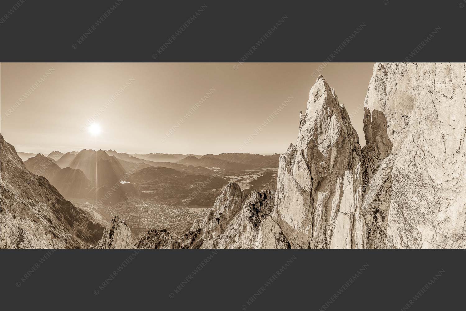 Klettern im Karwendel hoch über dem Oberen Isartal und Mittenwald - Steiler Zahn 2,5:1 sepia -- Klettern im Karwendel - mehr Infos bei www.Kriner-Weiermann.de