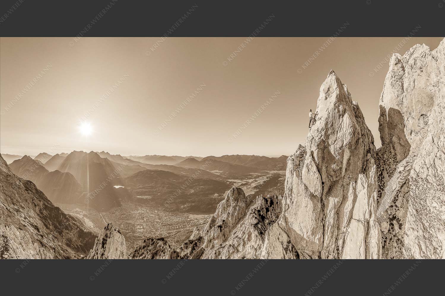 Klettern im Karwendel hoch über dem Oberen Isartal und Mittenwald - Steiler Zahn 2:1 sepia -- Klettern im Karwendel - mehr Infos bei www.Kriner-Weiermann.de