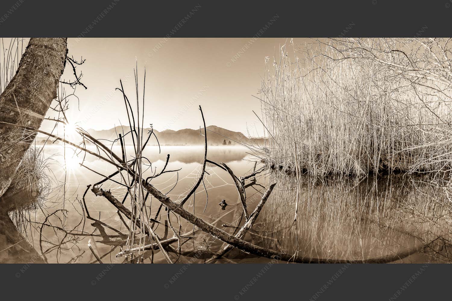 Idylische Ruhe am See - Stiller Morgen am See 2:1 sepia -- Sonnenaufgang am Eichsee - mehr Infos bei www.Kriner-Weiermann.de