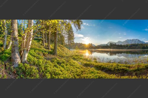 Blick über den Wildensee zum Sonnenaufgang am Soierngebirge und Karwendel - Stiller Morgen 2,5:1  -- Wildensee und Karwendel - mehr Infos bei www.Kriner-Weiermann.de