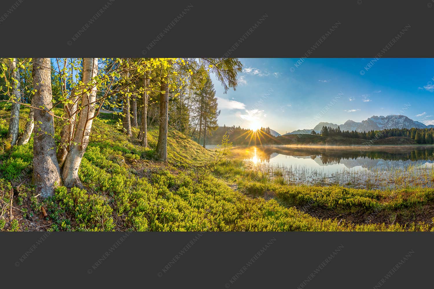 Blick über den Wildensee zum Sonnenaufgang am Soierngebirge und Karwendel - Stiller Morgen 2,5:1  -- Wildensee und Karwendel - mehr Infos bei www.Kriner-Weiermann.de