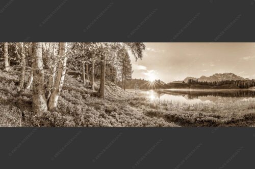 Blick über den Wildensee zum Sonnenaufgang am Soierngebirge und Karwendel - Stiller Morgen 3:1 sepia -- Wildensee und Karwendel - mehr Infos bei www.Kriner-Weiermann.de