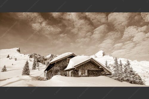 Die Stuibenhütte dient im Sommer als Unterkunft für den Almhirten der Kreuzalm - Stuibenhütte 2:1 sepia -- Alpspitze - mehr Infos bei www.Kriner-Weiermann.de