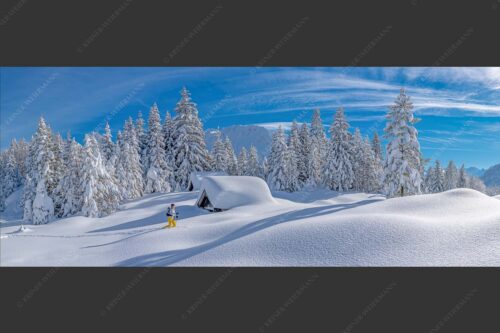 Skitour in den tief verschneiten Hängen am Kranzberg, den Karwendel immer im Blick - Tiefster Winter 2,5:1  -- Skitour im Isartal - mehr Infos bei www.Kriner-Weiermann.de