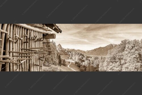 Traditionelle Heustanker und Kirche St. Anna in Wamberg mit Großem Waxenstein im Hintergrund - Tradition und Moderne 3:1 sepia -- Stanker und Wamberg mit Garmisch - mehr Infos bei www.Kriner-Weiermann.de