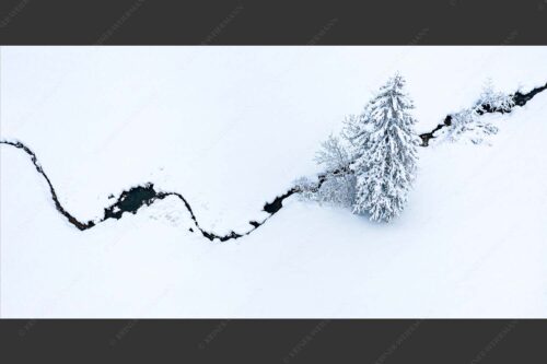 Winterlicher Bachlauf im Ammergebirge - Trenner 2:1  -- Winter Bachlauf Draufsicht - mehr Infos bei www.Kriner-Weiermann.de