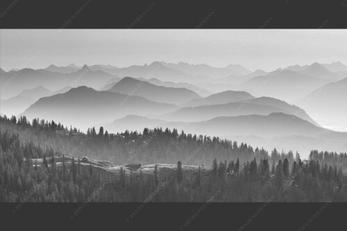 Morgenstimmung bei der Krüner Alm mit Panoramablick vom Wendelstein bis Zugspitze - Über d Oima 2:1 sw -- Bayerische Voralpen mit Krüner Alm - mehr Infos bei www.Kriner-Weiermann.de