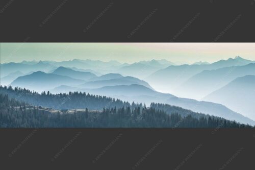 Morgenstimmung bei der Krüner Alm mit Panoramablick vom Wendelstein bis Zugspitze - Über d Oima 3:1  -- Bayerische Voralpen mit Krüner Alm - mehr Infos bei www.Kriner-Weiermann.de