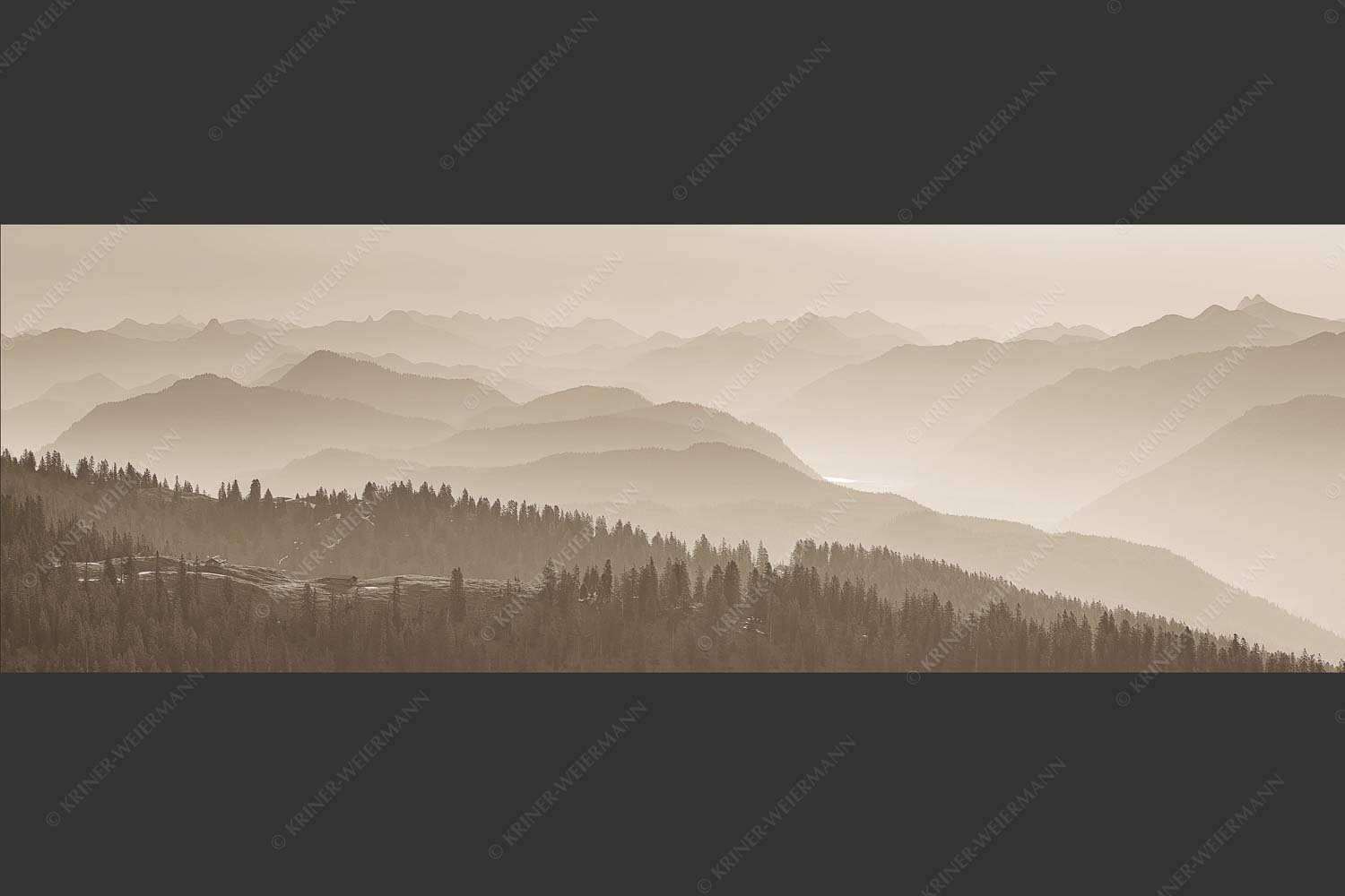 Morgenstimmung bei der Krüner Alm mit Panoramablick vom Wendelstein bis Zugspitze - Über d Oima 3:1 sepia -- Bayerische Voralpen mit Krüner Alm - mehr Infos bei www.Kriner-Weiermann.de