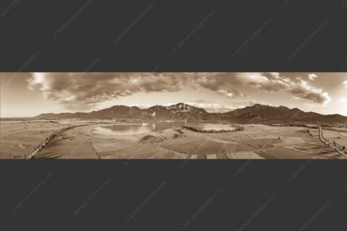 Blick über den Kochelsee zum Jochberg und Herzogstand - Überm Kochelsee 4:1 sepia -- Jochberg und Herzogstand - mehr Infos bei www.Kriner-Weiermann.de