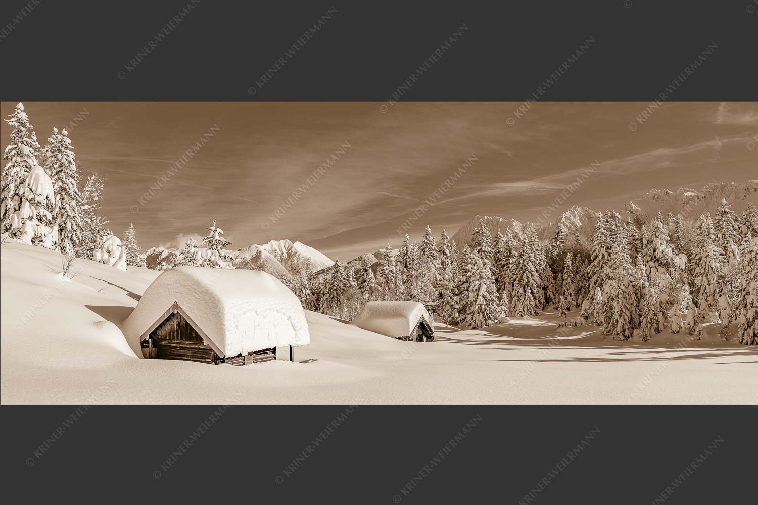 Unberührte Winterlandschaft nach ergiebigen Neuschneefällen im Kranzberggebiet - Unberührt 2,5:1 sepia -- Winter im Karwendel - mehr Infos bei www.Kriner-Weiermann.de
