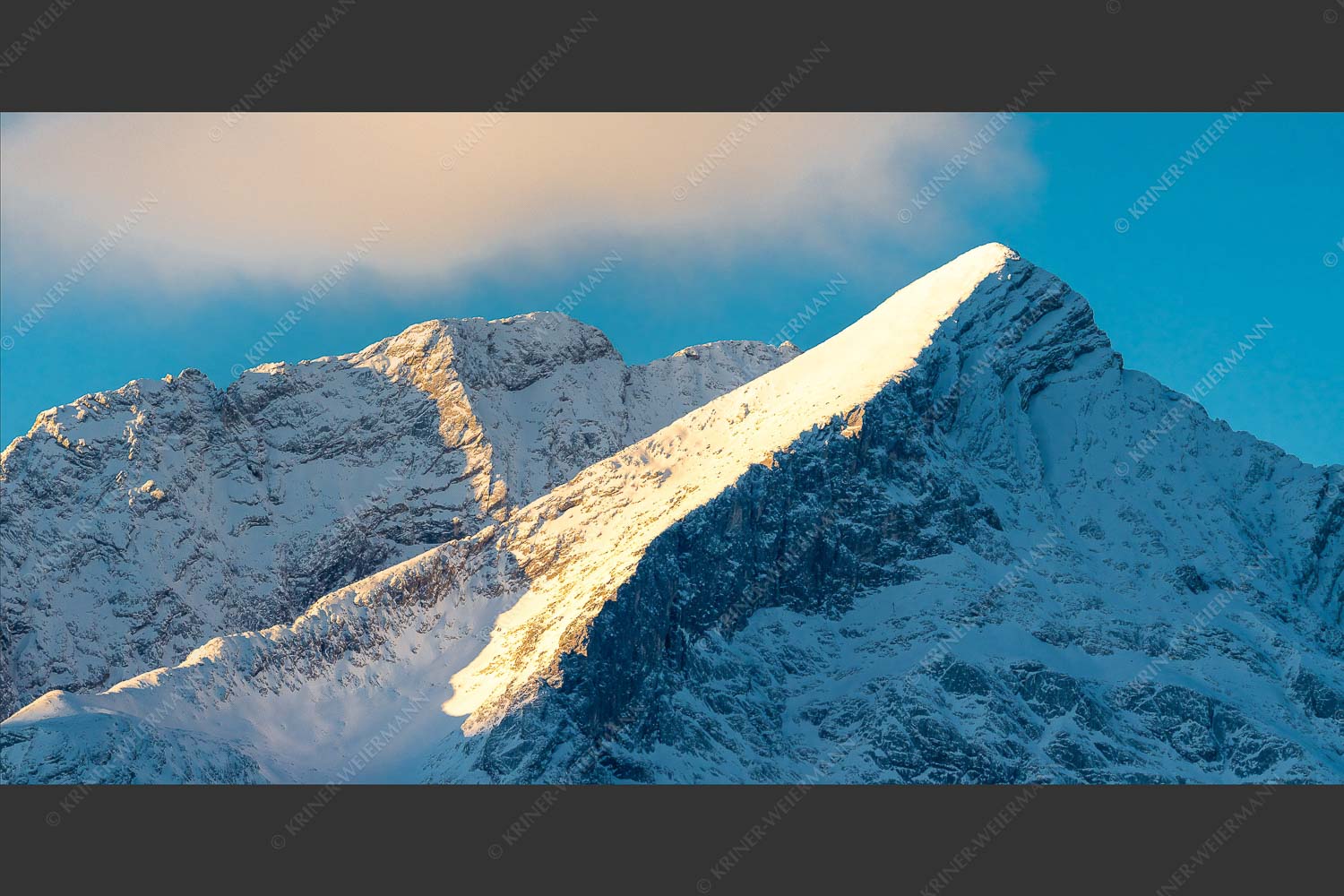 Alpspitze mit Hochblassen dahinter - Unverkennbar 2:1  -- Alpspitze im Wetterstein - mehr Infos bei www.Kriner-Weiermann.de