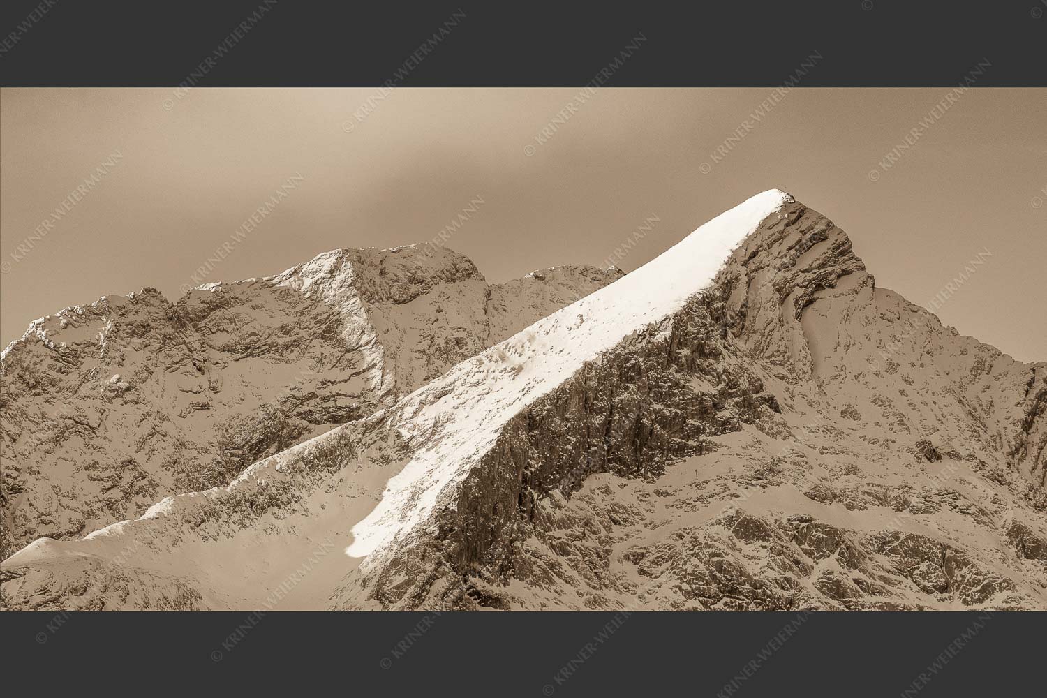 Alpspitze mit Hochblassen dahinter - Unverkennbar 2:1 sepia -- Alpspitze im Wetterstein - mehr Infos bei www.Kriner-Weiermann.de