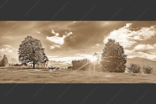 Sonnenuntergang an der Kapelle Maria Rast in Krün mit Zugspitze - Verblendet 2,5:1 sepia -- Kapelle Maria Rast - mehr Infos bei www.Kriner-Weiermann.de