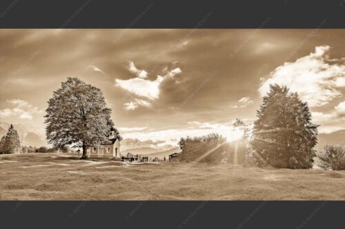 Sonnenuntergang an der Kapelle Maria Rast in Krün mit Zugspitze - Verblendet 2:1 sepia -- Kapelle Maria Rast - mehr Infos bei www.Kriner-Weiermann.de