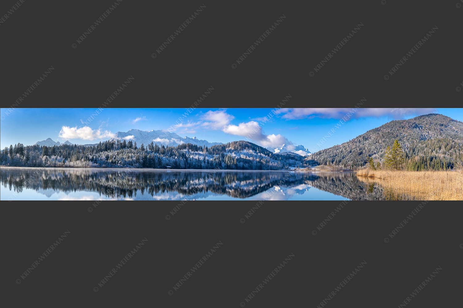 Blick über den Barmsee mit Spiegelung der Landschaft im See zum Wettersteingebirge - Versöhnlicher Morgen 5:1  -- Barmsee Spiegelung mit Wetterstein - mehr Infos bei www.Kriner-Weiermann.de