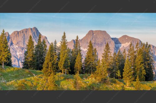 Blick von der Moosenalm auf Vogelkar- und Östlicher Karwendelspitze - Versteckte Riesen 2:1  -- Vogelkar und Östliche Karwendelspitze - mehr Infos bei www.Kriner-Weiermann.de