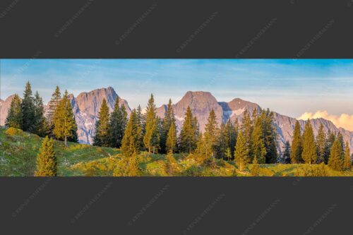 Blick von der Moosenalm auf Vogelkar- und Östlicher Karwendelspitze - Versteckte Riesen 3:1  -- Vogelkar und Östliche Karwendelspitze - mehr Infos bei www.Kriner-Weiermann.de