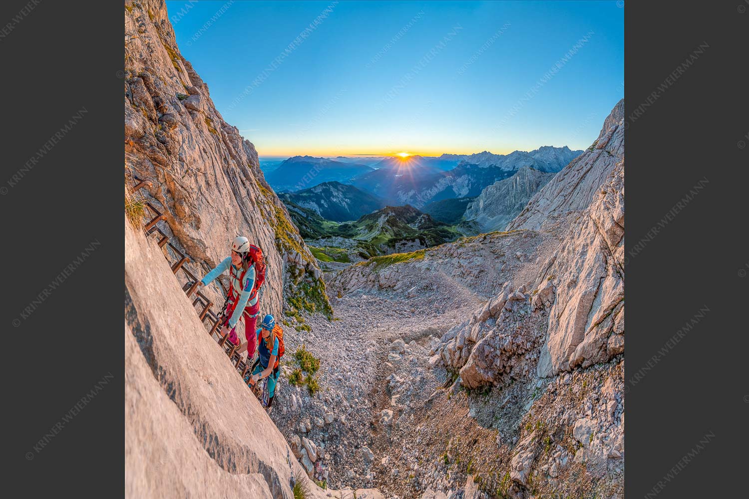 Einstieg an der Ferrata zum Sonnenaufgang im Wetterstein - Via Ferrata 1:1  -- Bergsteiger Ferrata Alpspitze - mehr Infos bei www.Kriner-Weiermann.de