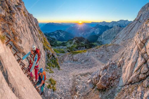 Einstieg an der Ferrata zum Sonnenaufgang im Wetterstein - Via Ferrata 3:2  -- Bergsteiger Ferrata Alpspitze - mehr Infos bei www.Kriner-Weiermann.de