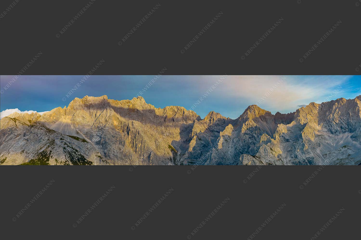 Letztes Sonnenlicht an den Wettersteinnordwänden - Wände Grate Dome 4:1  -- Oberreintal Wetterstein - mehr Infos bei www.Kriner-Weiermann.de