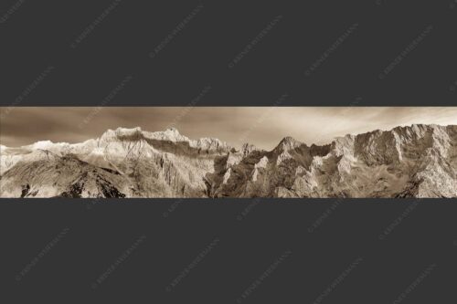 Letztes Sonnenlicht an den Wettersteinnordwänden - Wände Grate Dome 5:1 sepia -- Oberreintal Wetterstein - mehr Infos bei www.Kriner-Weiermann.de